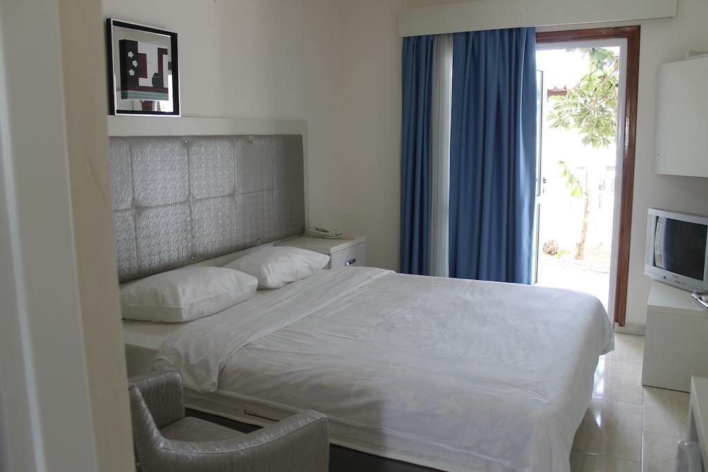Club Alda Hotel Lapithos  Quarto foto
