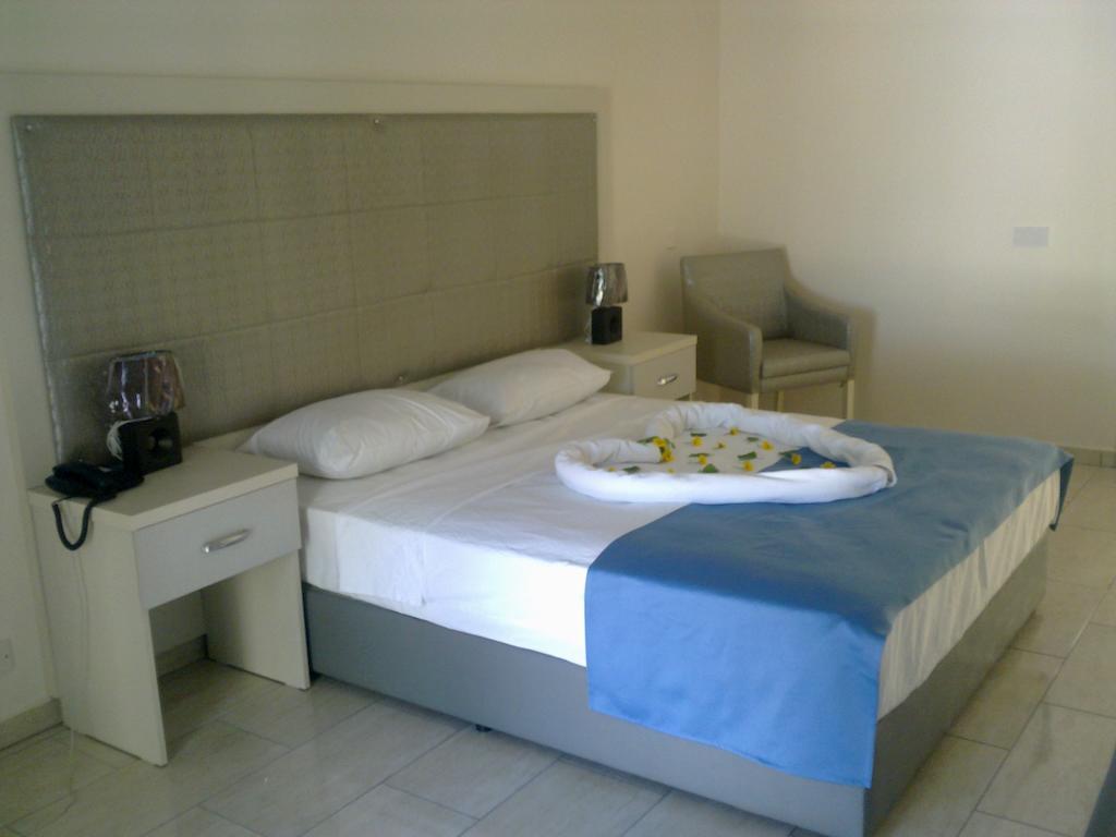 Club Alda Hotel Lapithos  Quarto foto